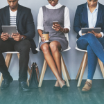 Entenda diferença entre recrutamento e seleção, etapas completas e como aplicar em cargos de vendas e marketing sem perder tempo.